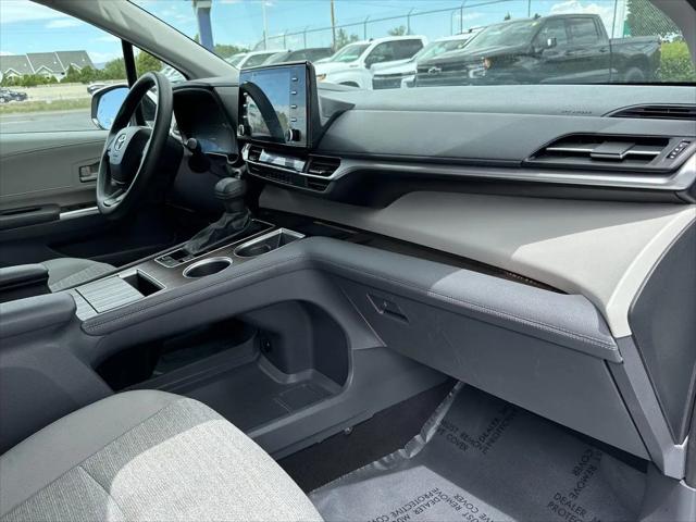 2024 Toyota Sienna LE