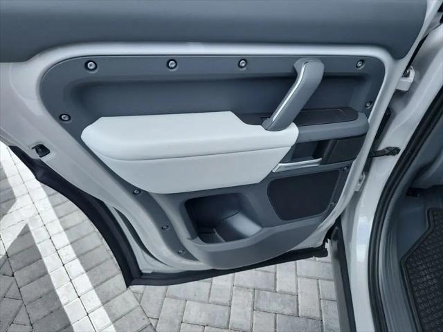 2026 Land Rover Defender P400 X-Dynamic SE