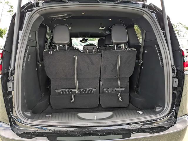 2027 Chrysler Pacifica Select