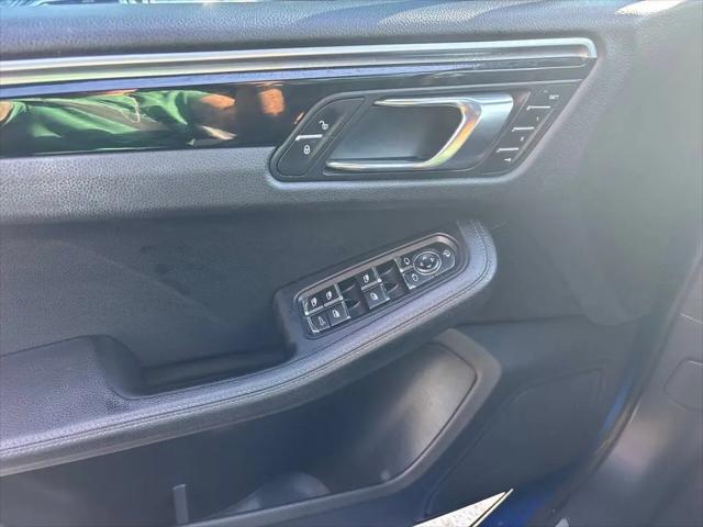 2017 Porsche Macan Macan