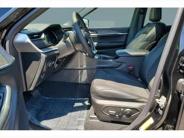 2026 Jeep Grand Cherokee L Altitude 4x2