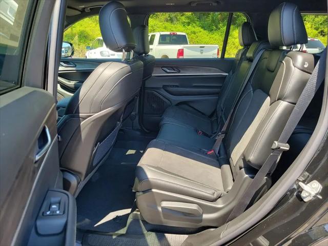 2026 Jeep Grand Cherokee L Altitude 4x2