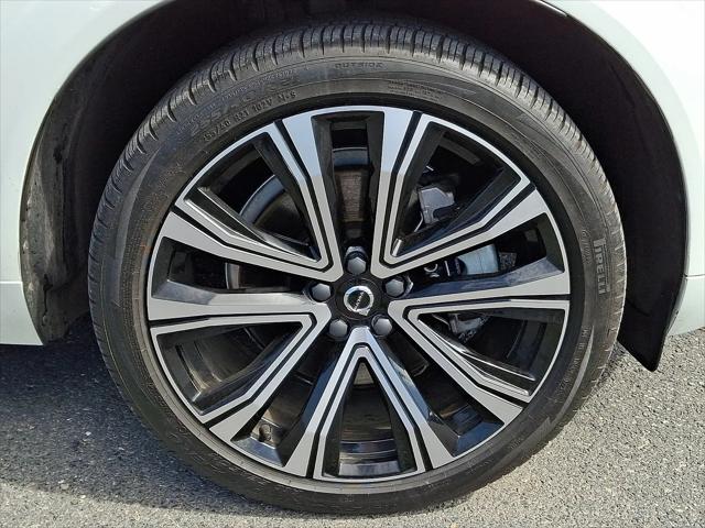 2023 Volvo XC60 Recharge T8 Ultimate Bright Theme
