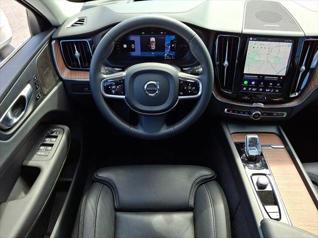 2023 Volvo XC60 Recharge T8 Ultimate Bright Theme