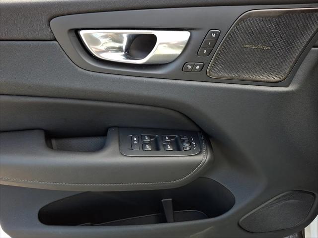 2023 Volvo XC60 Recharge T8 Ultimate Bright Theme