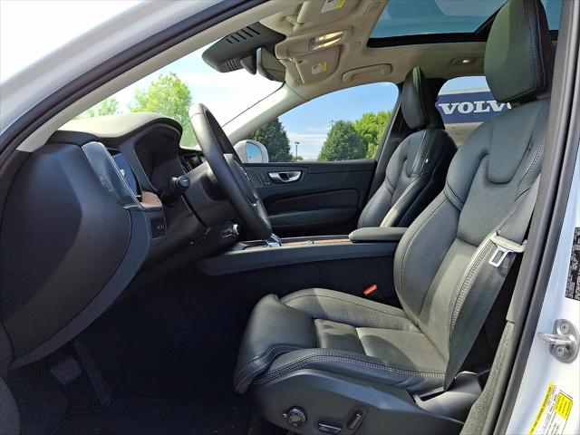 2023 Volvo XC60 Recharge T8 Ultimate Bright Theme