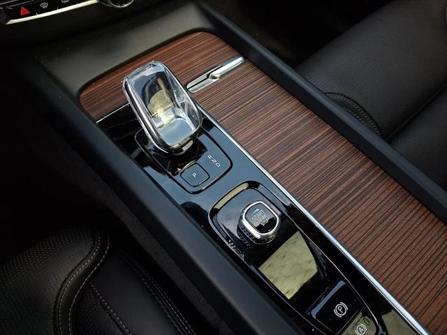 2023 Volvo XC60 Recharge T8 Ultimate Bright Theme