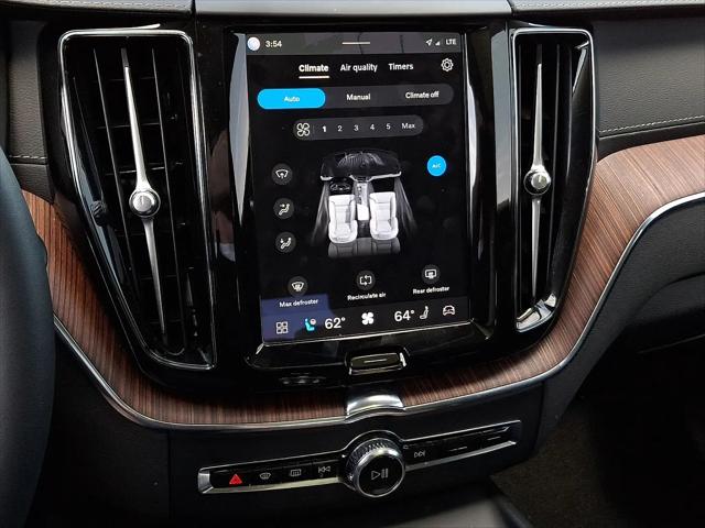 2023 Volvo XC60 Recharge T8 Ultimate Bright Theme