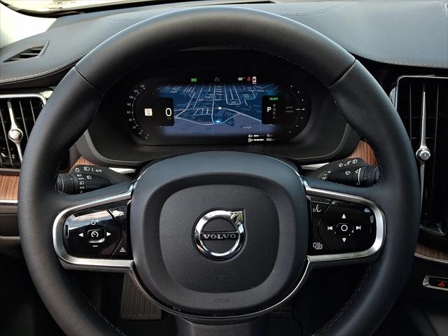 2023 Volvo XC60 Recharge T8 Ultimate Bright Theme