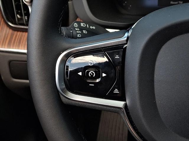 2023 Volvo XC60 Recharge T8 Ultimate Bright Theme