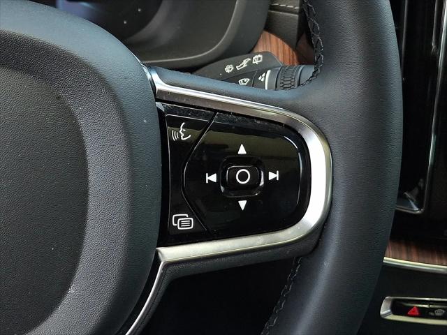 2023 Volvo XC60 Recharge T8 Ultimate Bright Theme