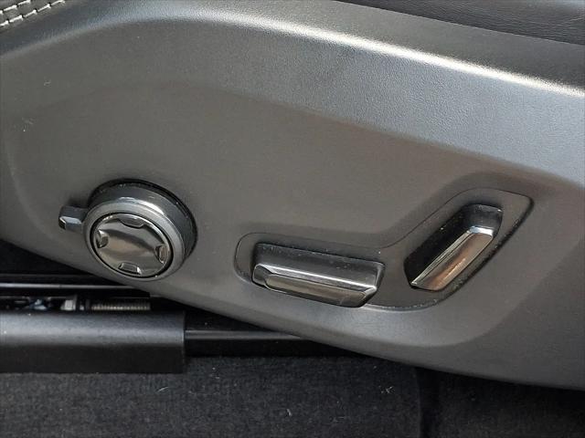 2023 Volvo XC60 Recharge T8 Ultimate Bright Theme