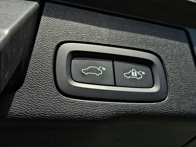 2023 Volvo XC60 Recharge T8 Ultimate Bright Theme