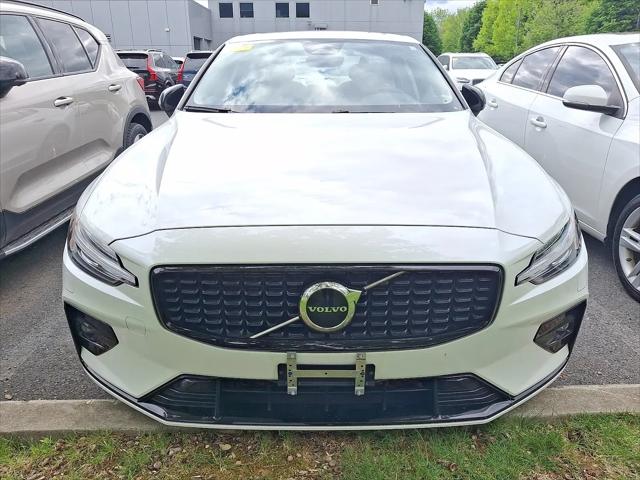 2024 Volvo S60 B5 Core Dark Theme