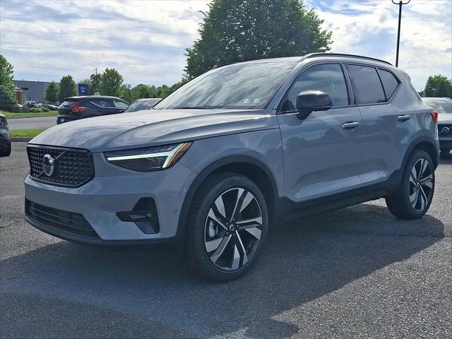 2026 Volvo XC40 Plus, B5 AWD Gas (mild hybrid), Dark