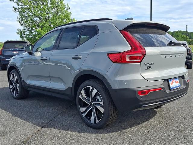 2026 Volvo XC40 Plus, B5 AWD Gas (mild hybrid), Dark