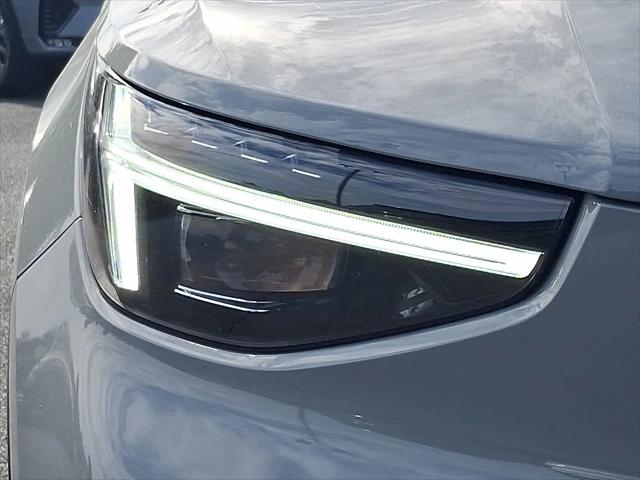 2026 Volvo XC40 Plus, B5 AWD Gas (mild hybrid), Dark
