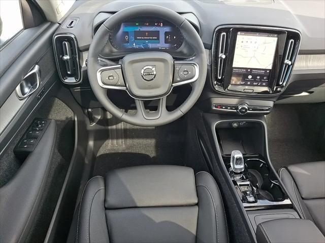 2026 Volvo XC40 Plus, B5 AWD Gas (mild hybrid), Dark