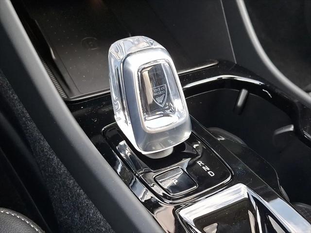 2026 Volvo XC40 Plus, B5 AWD Gas (mild hybrid), Dark