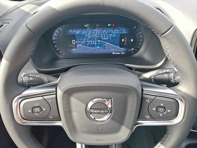 2026 Volvo XC40 Plus, B5 AWD Gas (mild hybrid), Dark