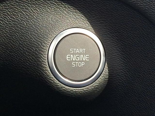 2026 Volvo XC40 Plus, B5 AWD Gas (mild hybrid), Dark