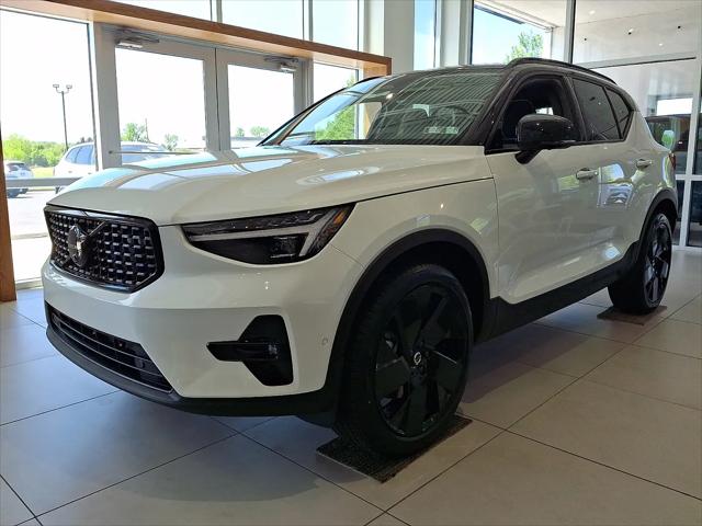 2026 Volvo XC40 Black Edition Ultra, B5 AWD Gas (mild hybrid)