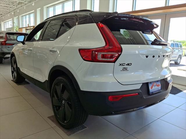 2026 Volvo XC40 Black Edition Ultra, B5 AWD Gas (mild hybrid)