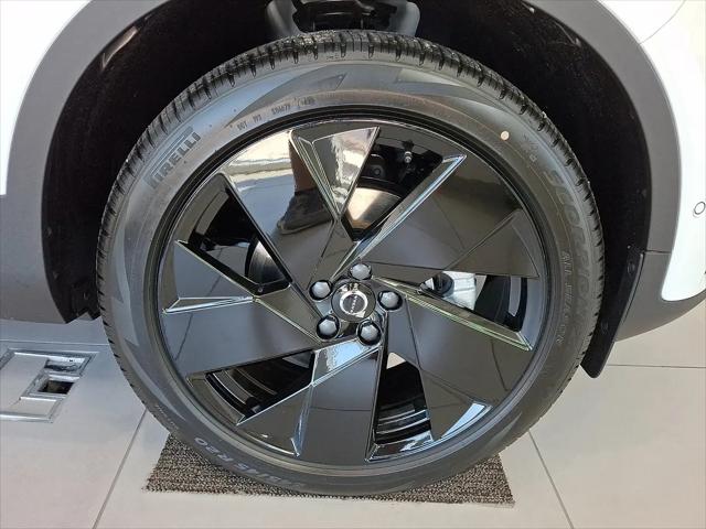 2026 Volvo XC40 Black Edition Ultra, B5 AWD Gas (mild hybrid)