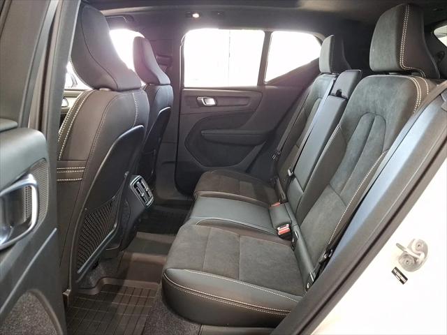 2026 Volvo XC40 Black Edition Ultra, B5 AWD Gas (mild hybrid)