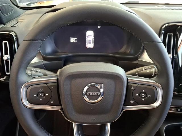2026 Volvo XC40 Black Edition Ultra, B5 AWD Gas (mild hybrid)