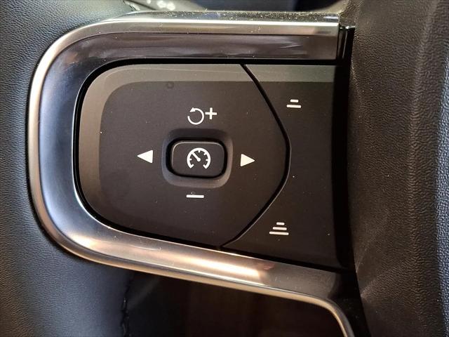 2026 Volvo XC40 Black Edition Ultra, B5 AWD Gas (mild hybrid)