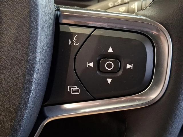 2026 Volvo XC40 Black Edition Ultra, B5 AWD Gas (mild hybrid)
