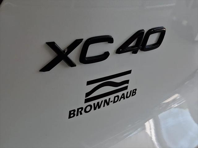 2026 Volvo XC40 Black Edition Ultra, B5 AWD Gas (mild hybrid)