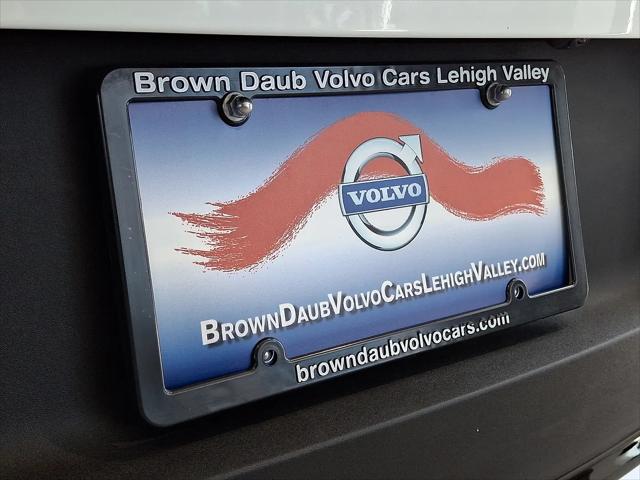 2026 Volvo XC40 Black Edition Ultra, B5 AWD Gas (mild hybrid)