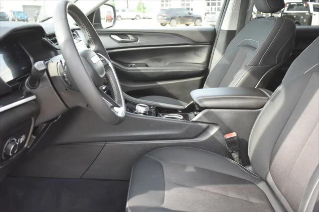 2023 Jeep Grand Cherokee L Laredo 4x4