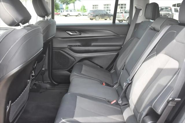 2023 Jeep Grand Cherokee L Laredo 4x4