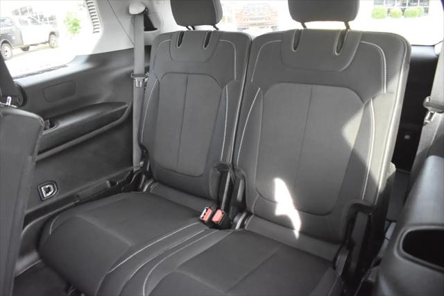 2023 Jeep Grand Cherokee L Laredo 4x4