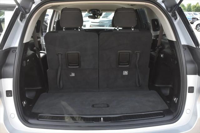 2023 Jeep Grand Cherokee L Laredo 4x4