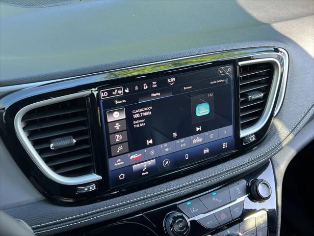 2023 Chrysler Pacifica Hybrid Touring L
