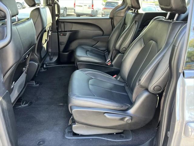 2023 Chrysler Pacifica Hybrid Touring L