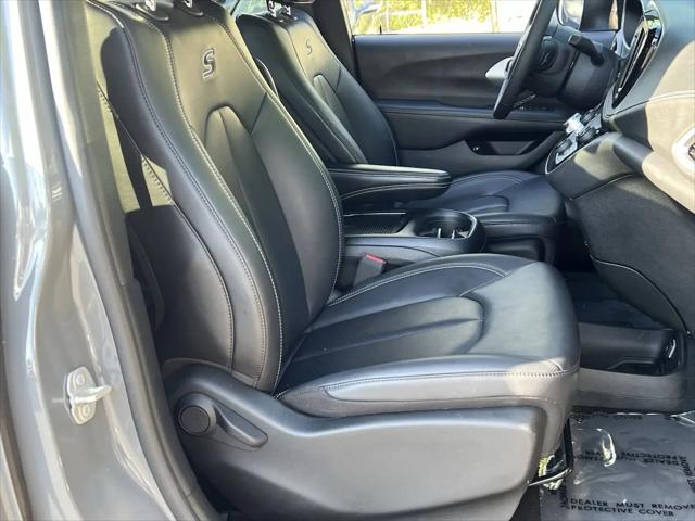 2023 Chrysler Pacifica Hybrid Touring L
