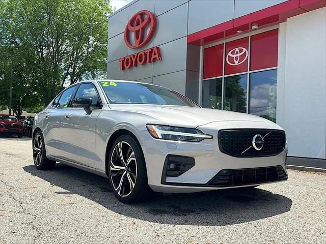 2024 Volvo S60 B5 Core Dark Theme