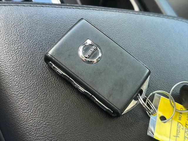 2024 Volvo S60 B5 Core Dark Theme