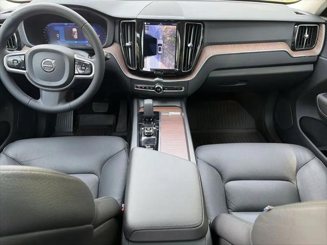 2023 Volvo XC60 B5 Plus Dark Theme