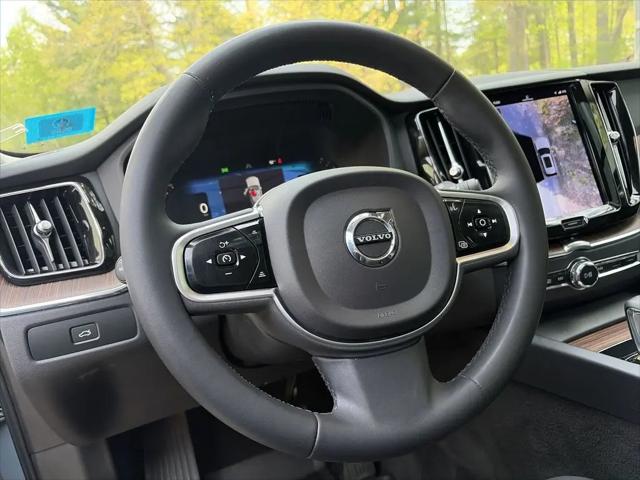 2023 Volvo XC60 B5 Plus Dark Theme
