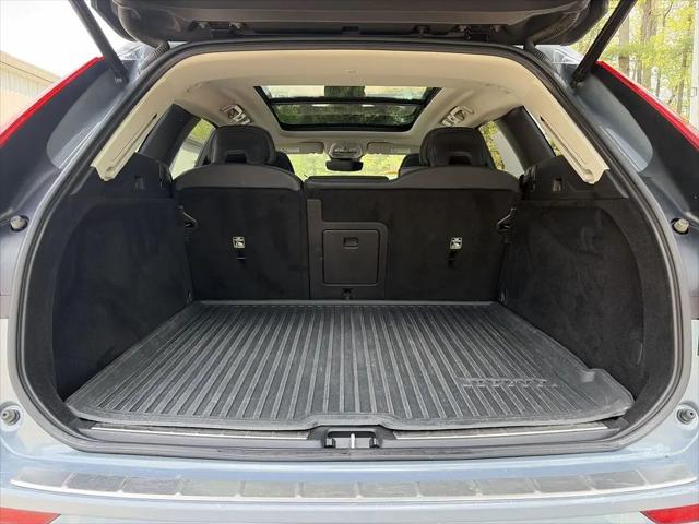 2023 Volvo XC60 B5 Plus Dark Theme