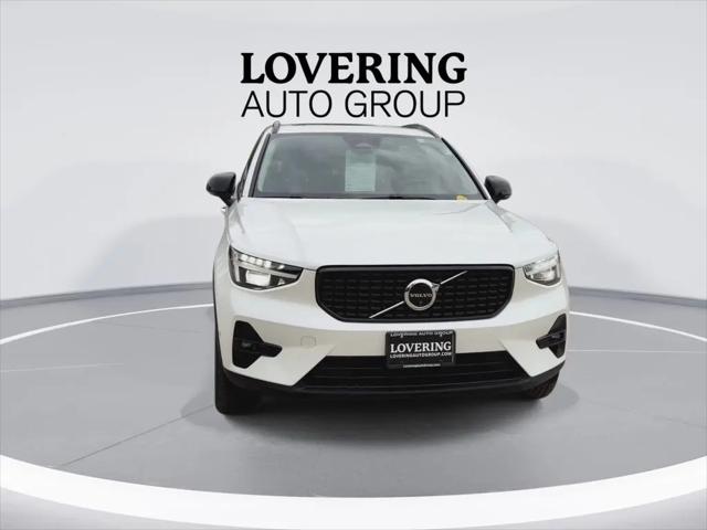 2026 Volvo XC40 Plus, B5 AWD Gas (mild hybrid), Dark