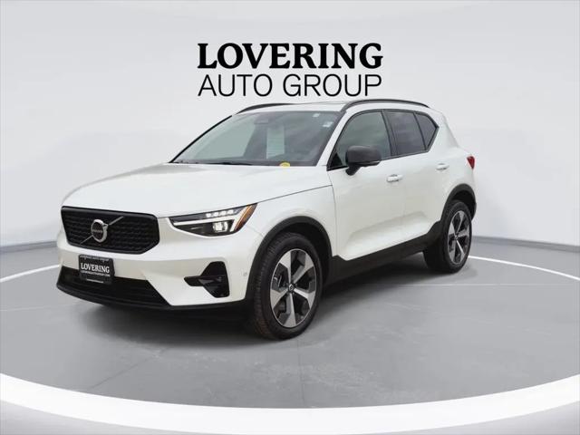 2026 Volvo XC40 Plus, B5 AWD Gas (mild hybrid), Dark