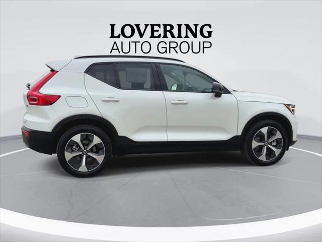 2026 Volvo XC40 Plus, B5 AWD Gas (mild hybrid), Dark