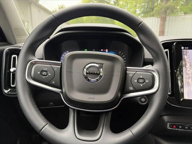 2026 Volvo XC40 Plus, B5 AWD Gas (mild hybrid), Dark